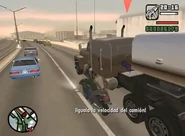 CJ y César asaltando el camión.