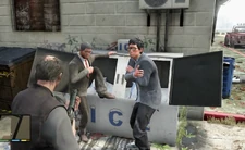 Tao y el traductor saliendo del congelador.