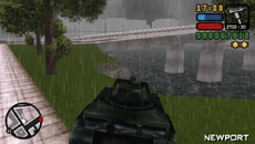 Toni despeñando el tanque.