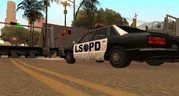 Introducción (GTA SA) 7.jpg (63 kB) CJ y el C.R.A.S.H en el coche patrulla