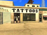 La tienda de tatuajes.