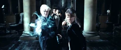 Narcissa y Draco luchando