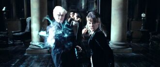 Narcissa y Draco luchando