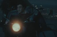 Hagrid y Harry perseguidos por Mortífagos.