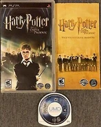 Carátula inglesa de la versión de PSP con su manual y disco