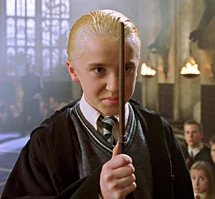 Draco preparando su varita antes de un  en 
