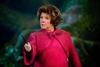 Dolores Umbridge atacando a un  en el .