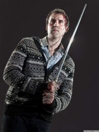 Neville con la espada