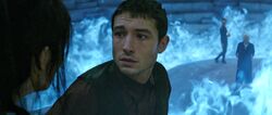 Credence abandona a Nagini y se une a Grindelwald