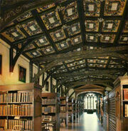 Interior de la Biblioteca de Hogwarts