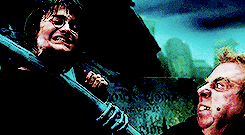 Colagusano extrayendo la sangre de Harry Potter