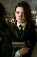 Pansy Parkinson, una prefecta de Slytherin.