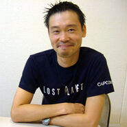 Keiji Inafune con una playera de Lost Planet