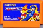 Cartucho de Famicom de "Rockman 4: A New Evil Ambition!!".