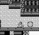 Mega Man usando el Atomic Fire (Carga 2) en "Mega Man: Dr. Wily's Revenge", Game Boy.