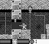 Mega Man utilizando el Dive Missile en "Mega Man III", Game Boy.