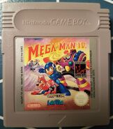 Cartucho de Game Boy de "Mega Man IV", versión europea.