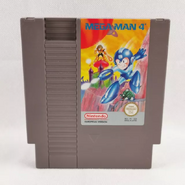 Cartucho de Nintendo Entertainment System de "Mega Man 4", versión europea.