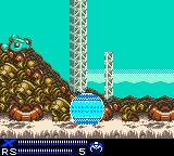 Mega Man X utilizando el Rolling Shield (cargado) en "Mega Man Xtreme", Game Boy Color.