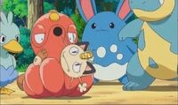 Octillery de la Oficial Jenny/Agente Mara usando restricción contra el Meowth del Team/Equipo Rocket.