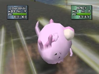 Chansey usando doble filo en Pokémon Stadium 2. Primero ataca lanzándose contra el enemigo...