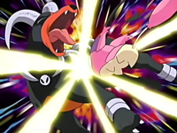 Skitty de May/Aura usando placaje contra el Houndoom de Joshua.