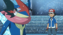 EP925 Greninja Ash junto a Ash