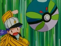 EP163 Capturando a Weedle.png (76 kB) Casey lanzando su Park Ball.