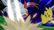 Zangoose de Bianco usando cuchillada sobre el Pikachu de Ash.