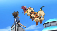 Arcanine de Rizzo usando mordisco contra un Seviper.