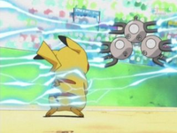 Magneton de Jackson usando onda trueno contra el Pikachu de Ash.