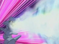 Steelix de Brock usando dragoaliento.