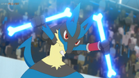 Lucario usando Ataque óseo.