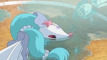 Primarina de Nereida debilitada por el Golisopod de Guzma/Guzmán en el EP1076 en los cuartos de final de Liga Regional Pokémon de Alola.