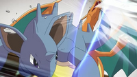 Nidoqueen de Giovanni usando doble patada contra el Charizard de Rojo en el PO03.