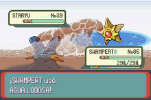 Swampert usando agua lodosa en Pokémon Esmeralda.