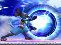 Lucario usando esfera aural en Super Smash Bros. Brawl.