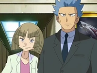 En todo momento, Cyrus/Helio siempre ha sido un amigo de Carolina, sin sospechar la verdad.