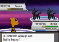 Umbreon usando doble equipo en la cuarta generación.