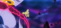 Pichu de Ash usando placaje contra la cadena roja que tiene el poder de Arceus.