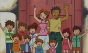 Familia completa de Brock, sus 9 hermanos, su padre Flint y su madre Lola.