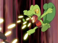 Treecko de Ash usando recurrente.