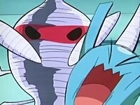 Ariados de Harley usando cara susto contra el Wobbuffet de Jessie.