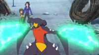 Garchomp usando garra dragón.