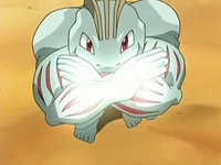 Machoke de Maylene/Brega usando tajo cruzado.