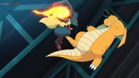 Mega-Lucario usando Puño incremento contra el Dragonite de Ash.