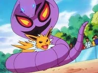 Arbok usando constricción.