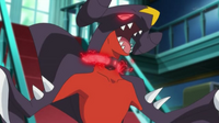 Garchomp descontrolada por el invento del Team/Equipo Rocket.