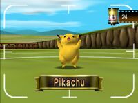 Tomando fotos de un Pikachu