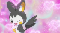 Emolga de Iris usando atracción.